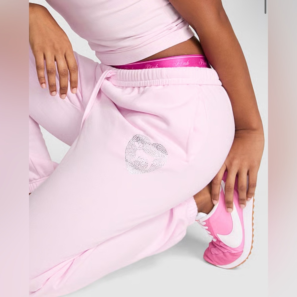 VS PINK CAMPUS FLEECE SWEATPANTS WITH CRYSTALS